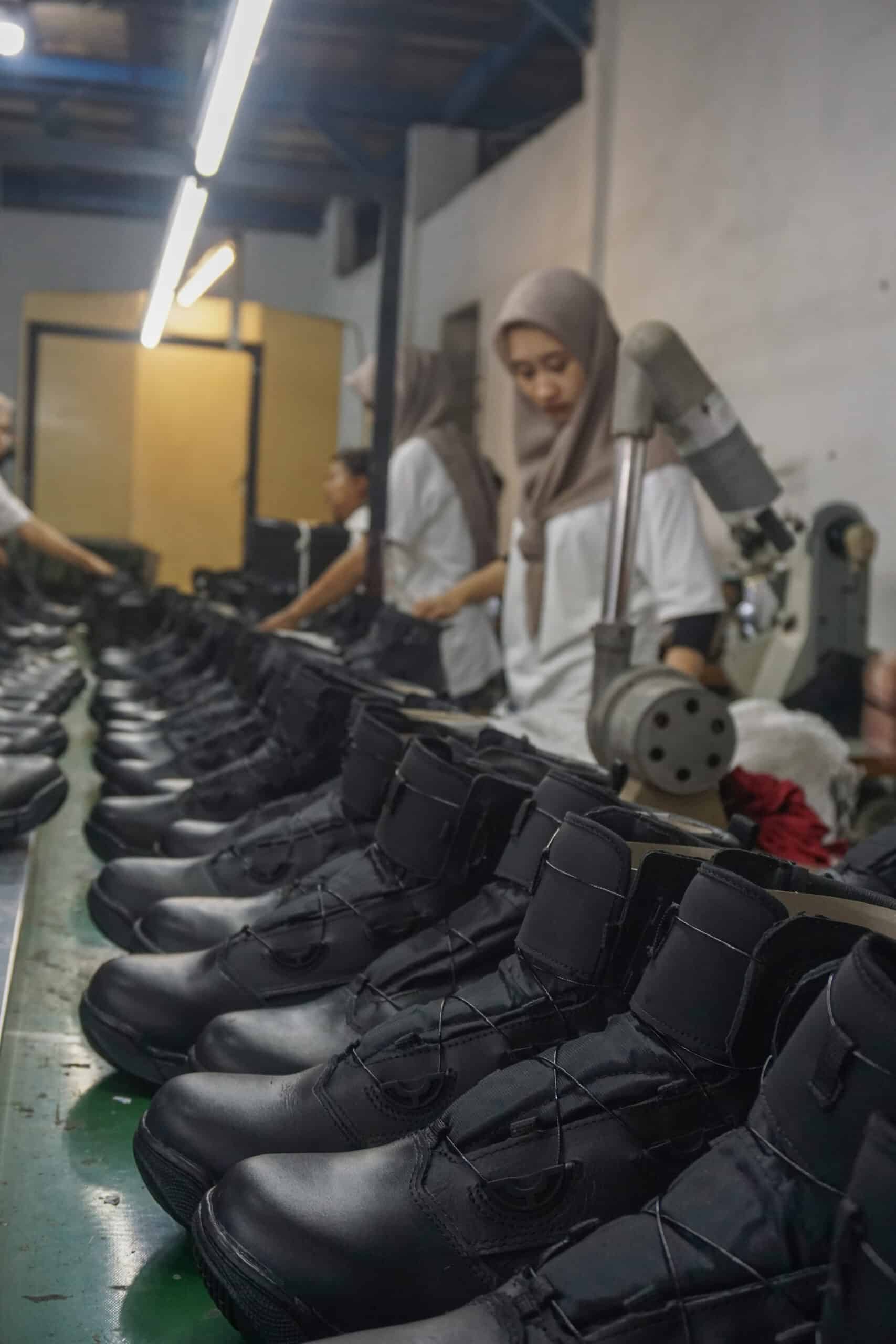 Produksi Sepatu PDL